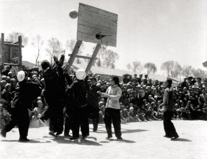 一次普通的篮球梦接力会面：三塬小学孩子与村