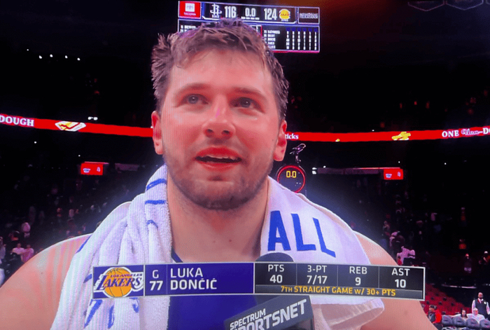 东契奇突破分球应对申京防守 湖人124-116力克火箭