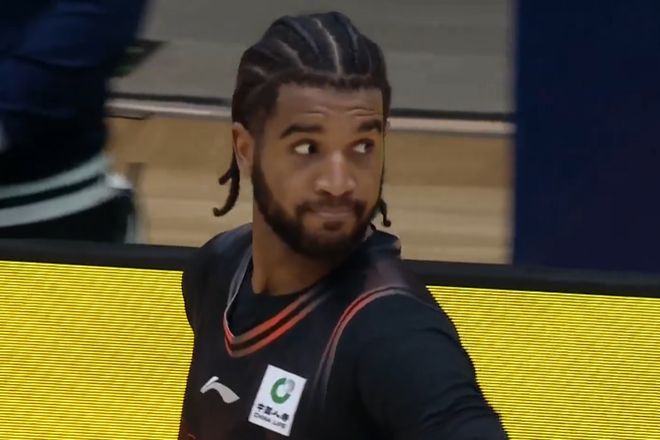 克里斯42分率队逆转青岛 山东男篮两连胜