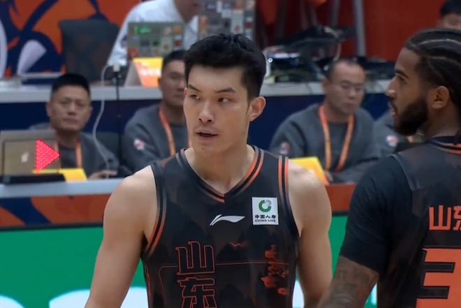 克里斯42分率队逆转青岛 山东男篮两连胜