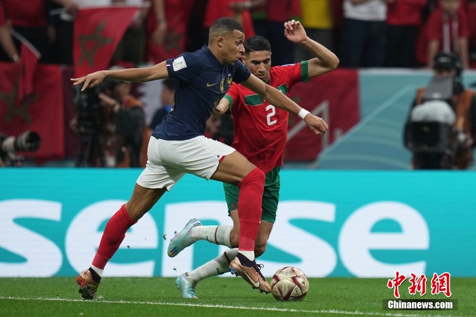 熬夜预测与球场悲欢：记者亲历世界杯赛场内外