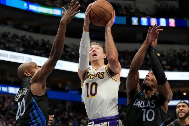 独行侠力克湖人终结三连败 肯纳德三双难掩进攻